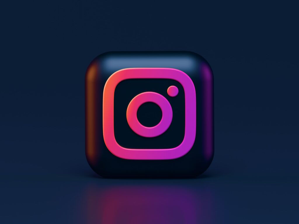 Feed ig adalah aliran konten yang muncul di halaman beranda Instagram.  Ini mencakup postingan foto dan video dari akun-akun yang kamu ikuti.